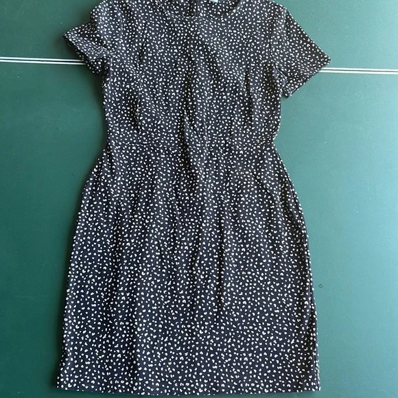 Woman’s dress - Picture 1 of 6